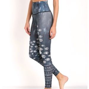 New with tags High waisted Onzie leggging xs